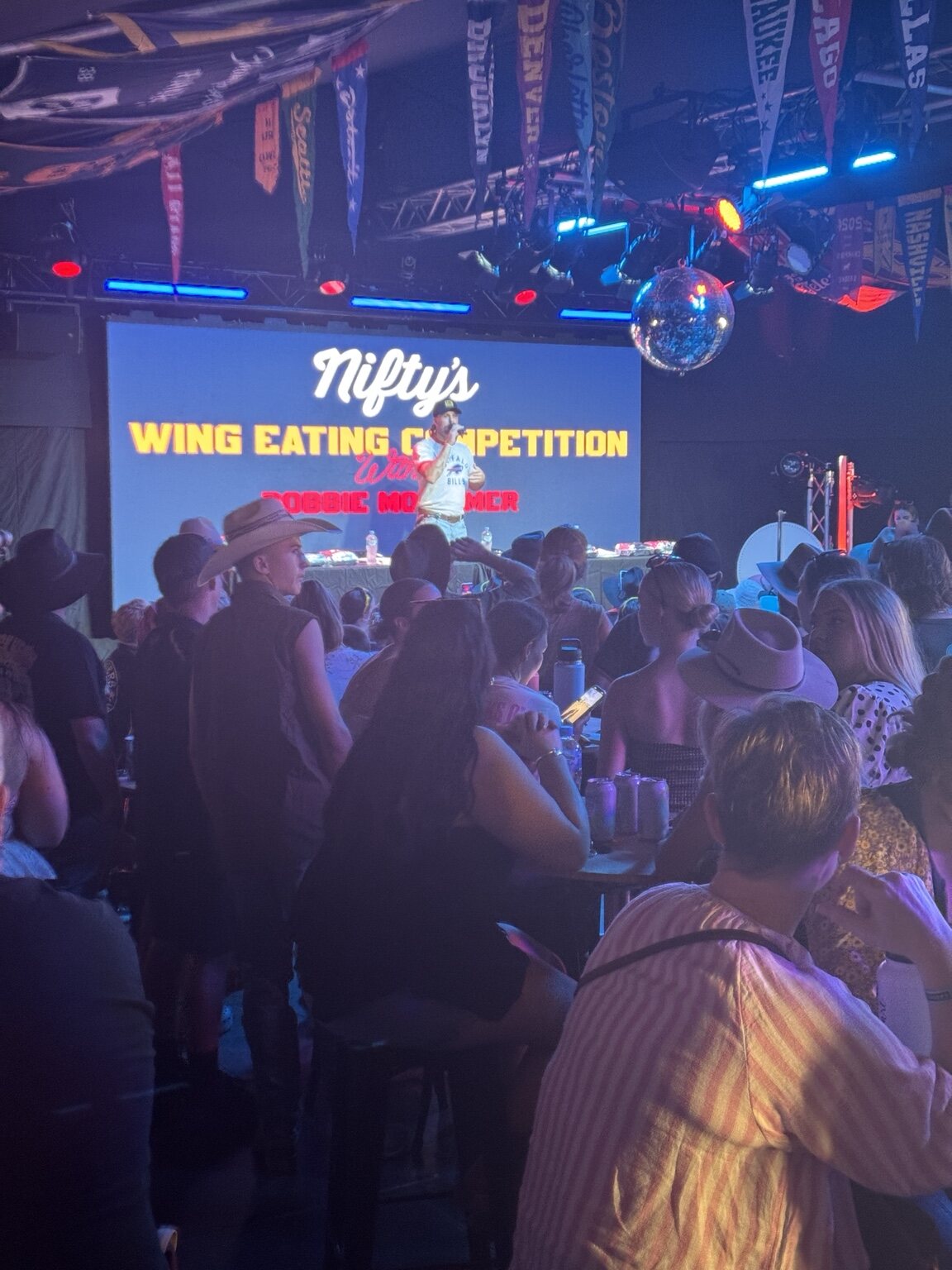 Crowd watching the wing eating competition at Nifty's