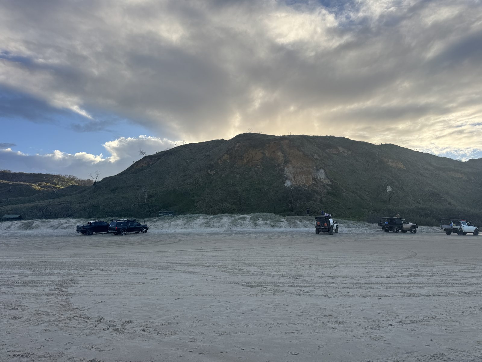 Beach and dunes beside 75 Mile Beach on K'gari.